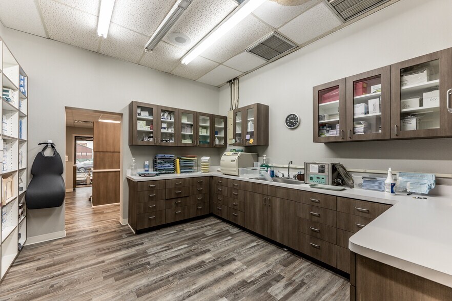 More Photos Of 2402 Sam Houston Ave, Huntsville Medical For Sale