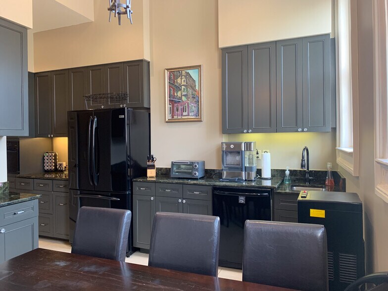 More Photos Of 205 23rd Ave N, Nashville Office For Lease