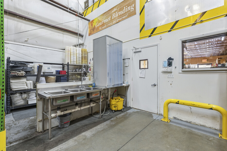 More Photos Of 3653 Regent Blvd, Jacksonville Warehouse For Sale