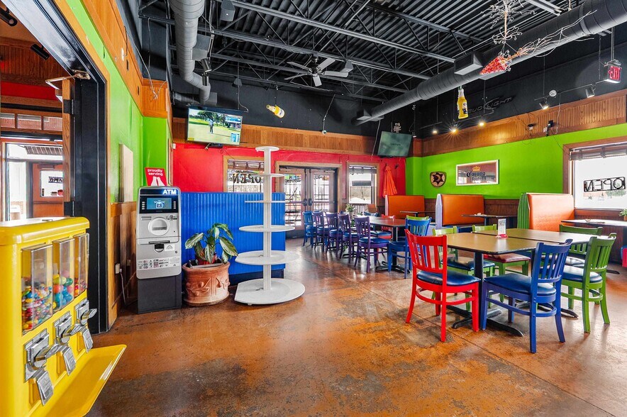 More Photos Of 850 Kepler Dr, Green Bay Restaurant For Sale