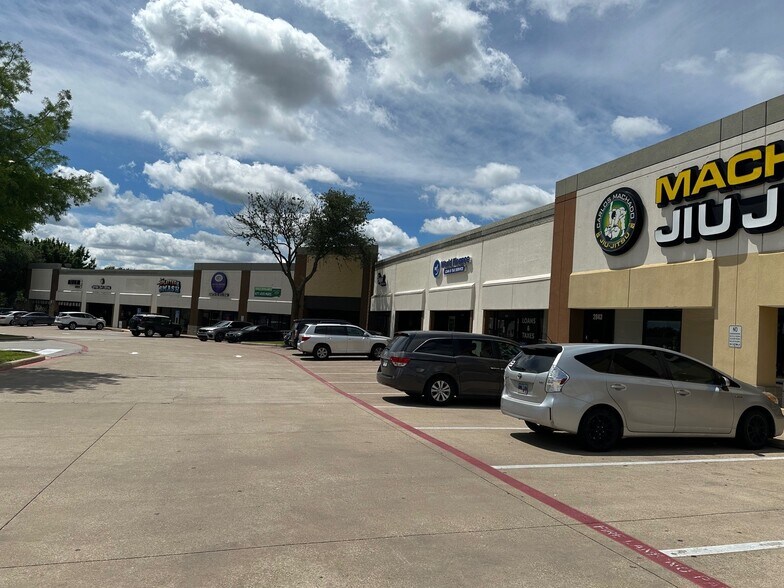 More Photos Of 2801-2853 Central Dr, Bedford Unknown For Lease