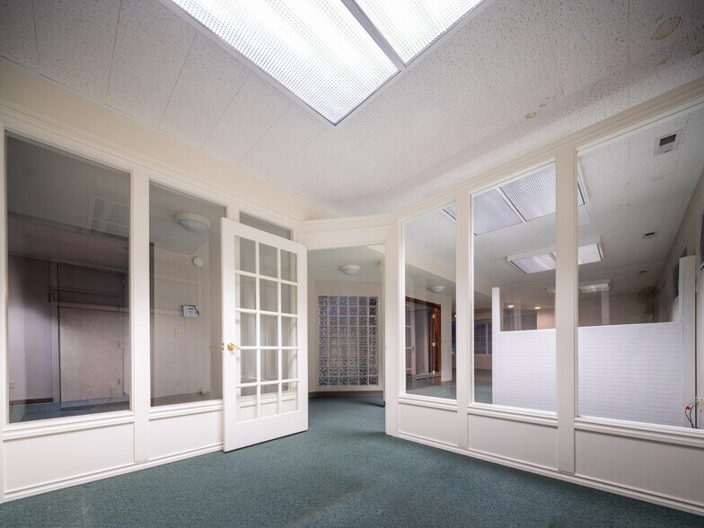 More Photos Of 330-340 Washington St SW, Albany Office For Sale