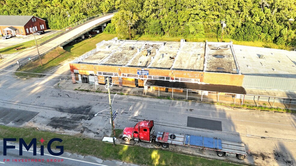 More Photos Of 156 N Craft Hwy, Chickasaw Storefront For Sale