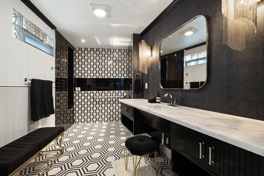 More Photos Of 120 W Vereda Sur, Palm Springs Hotel For Sale