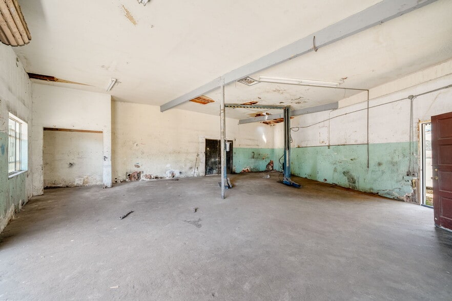 More Photos Of 4733 W Adams Blvd, Los Angeles General Retail For Sale
