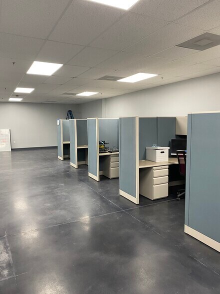 More Photos Of 8010 Sunport Dr, Orlando Light Distribution For Sale