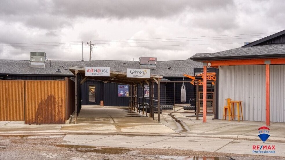 More Photos Of 5201 S Douglas Hwy, Gillette Bar For Sale