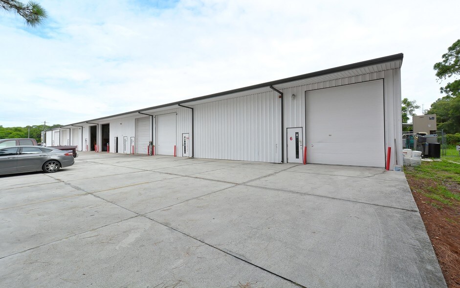 More Photos Of 1985 Cattlemen Rd, Sarasota Warehouse For Lease