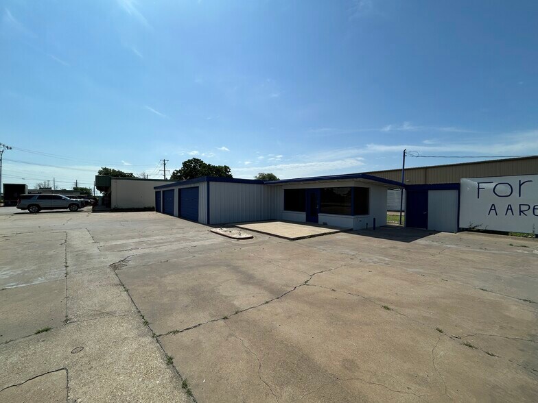 More Photos Of 6200 E Rosedale St, Fort Worth Warehouse For Lease