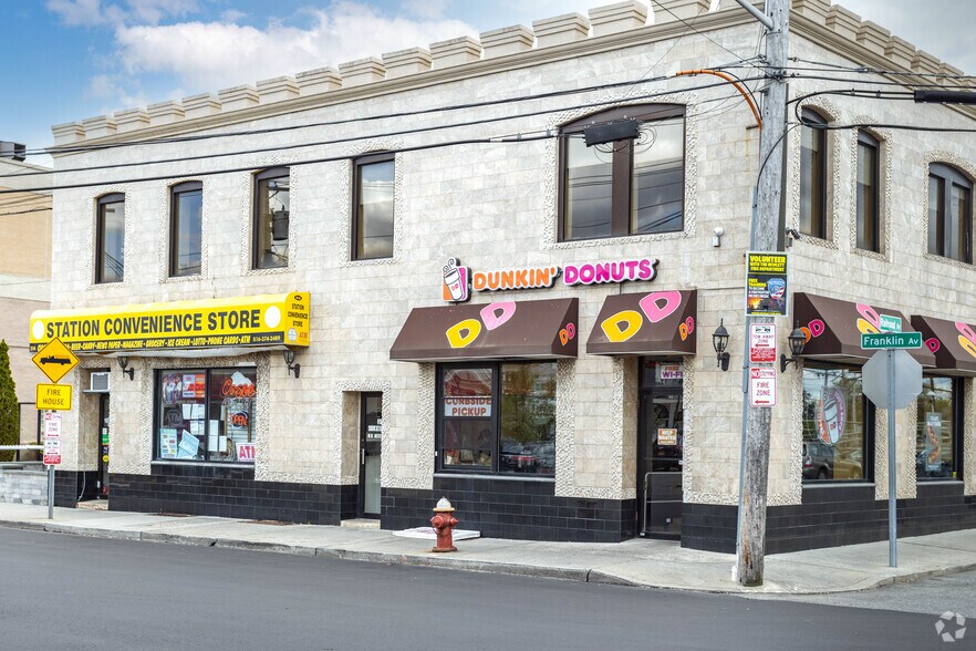 More Photos Of 31 Franklin Ave, Hewlett Freestanding For Sale