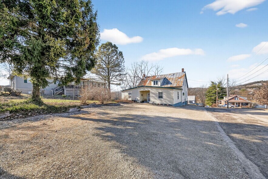 More Photos Of 1011 Market St, Hermann General Retail For Sale