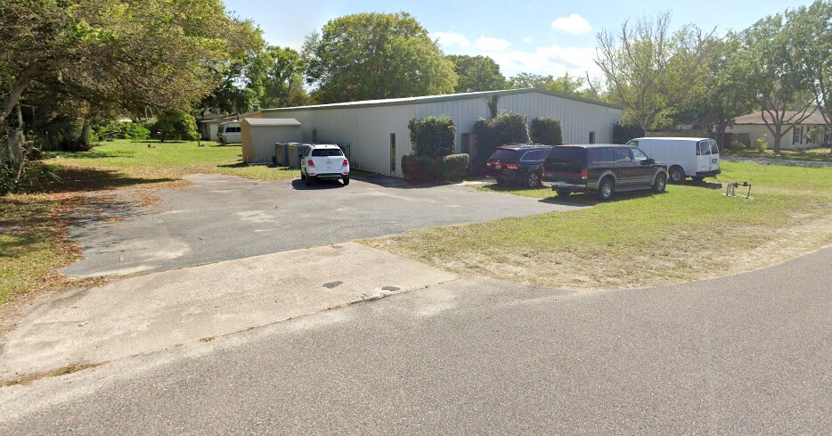 More Photos Of 205 N Mantor Ave, Titusville Light Distribution For Sale