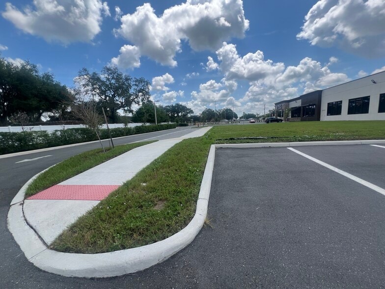 More Photos Of 10715 US Highway 301 S, Riverview Storefront Retail Office For Lease