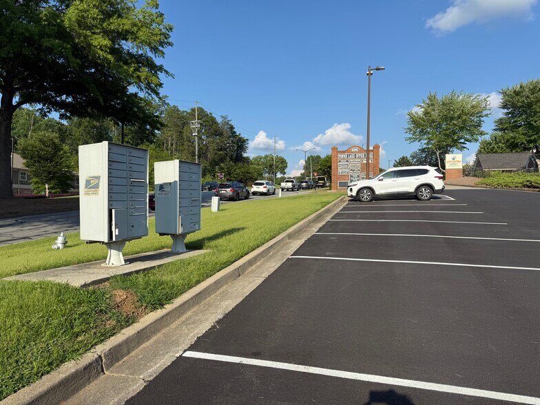 More Photos Of 4595 Towne Lake Pky, Woodstock Medical For Lease