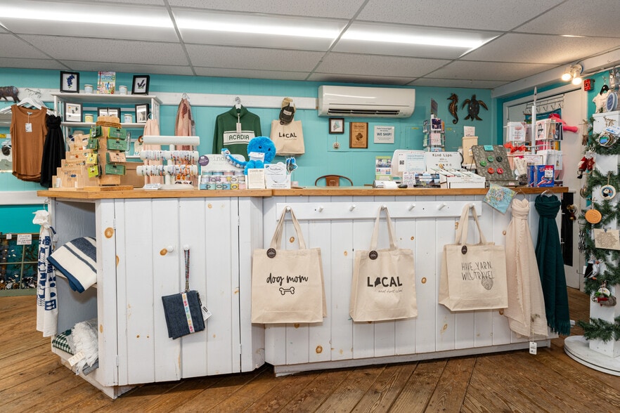 More Photos Of 19 Cottage St, Bar Harbor Storefront For Sale