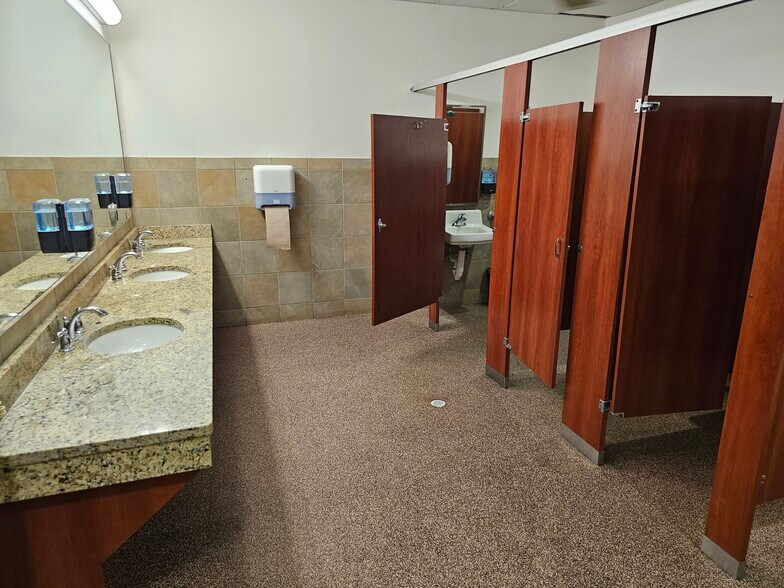 More Photos Of 140 Eglin Pky SE, Fort Walton Beach Health Club For Sale