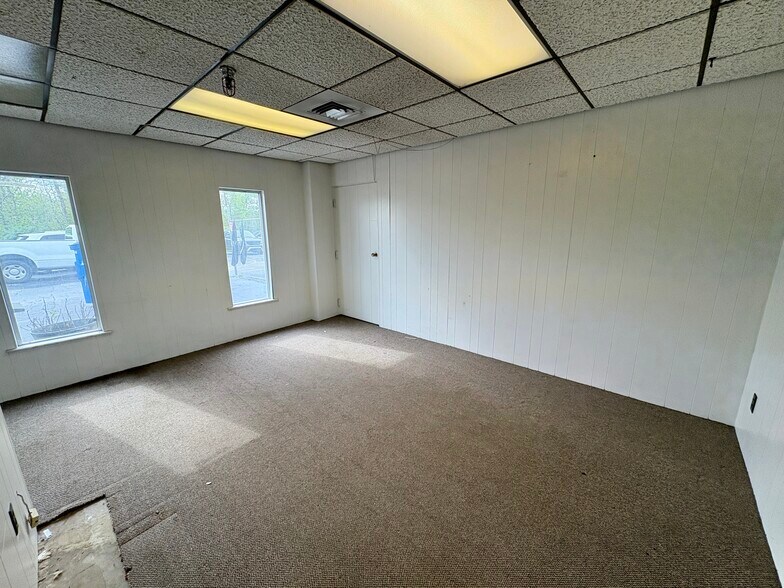 More Photos Of 2525 W Market St, Tiffin Freestanding For Lease
