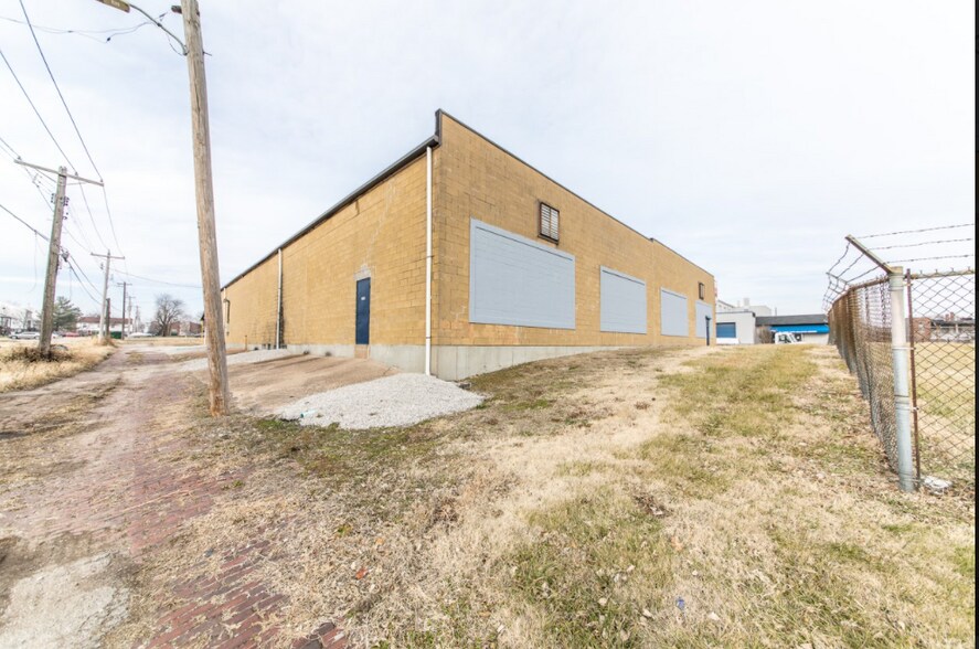 More Photos Of 2730 Delmar Blvd, Saint Louis Warehouse For Lease