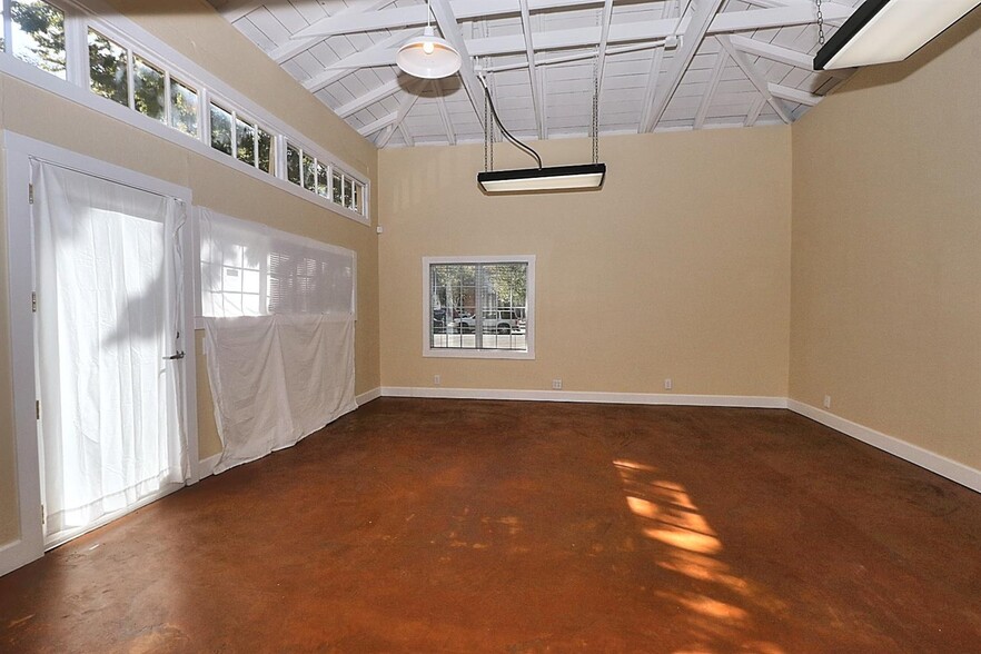 More Photos Of 2301 F St, Sacramento Freestanding For Sale