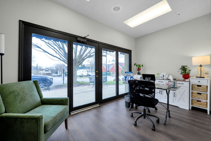 More Photos Of 37 W Bridge St, Dublin Office For Sale