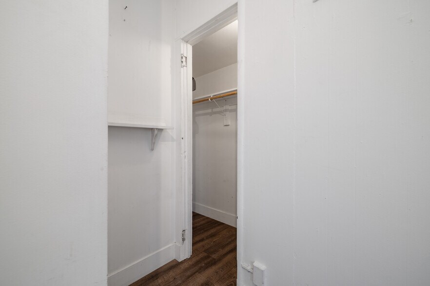 More Photos Of 11306 Burbank Blvd, North Hollywood Storefront Retail Residential For Lease