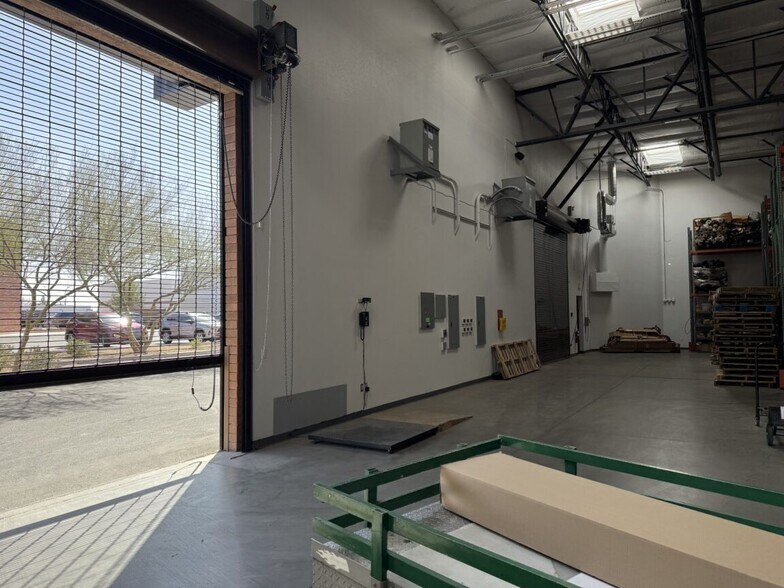 More Photos Of 2025 W Quail Ave, Phoenix Manufacturing For Lease