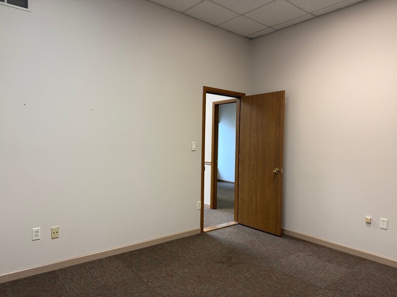More Photos Of 2300 Freeport Rd, New Kensington Office Residential For Lease