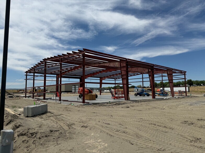 More Photos Of 2605 Robertson Dr, Richland Industrial For Lease