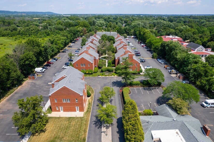 More Photos Of 821-824 Courtyard Dr, Hillsborough Office For Lease