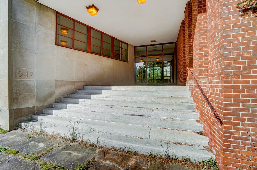 More Photos Of 800 Livermore St, Yellow Springs Research And Development For Sale