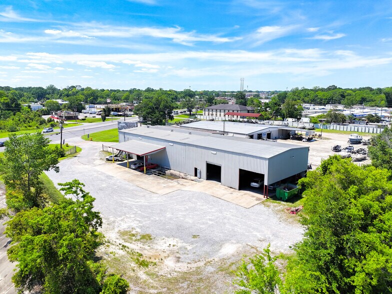 More Photos Of 7075 Airline Hwy, Baton Rouge Warehouse For Lease