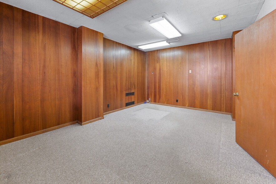 More Photos Of 6 E 1st St, Fond Du Lac Office For Sale