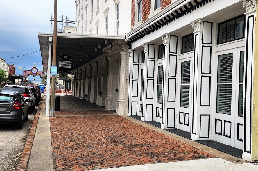 More Photos Of 2228 Mechanic St, Galveston Office For Sale