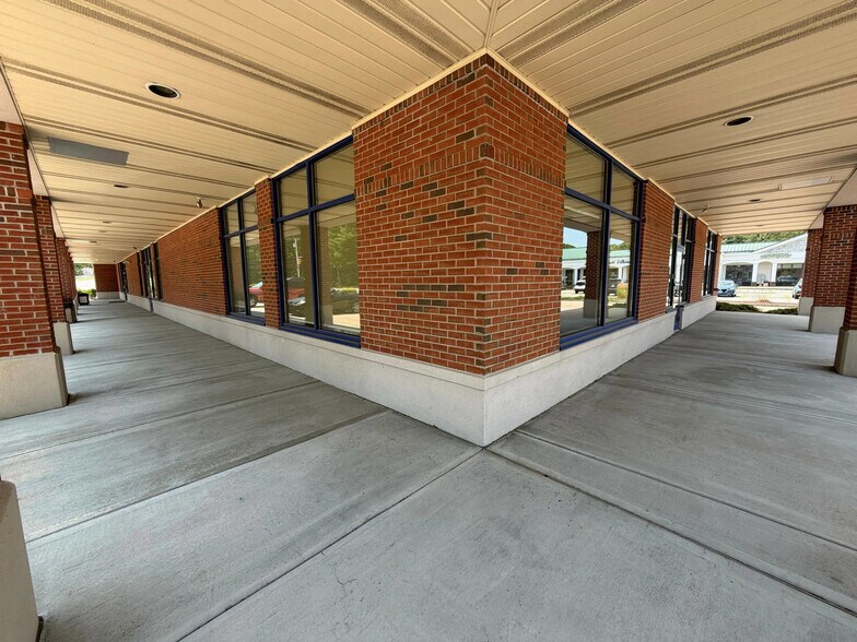 More Photos Of 1041 Ten Rod Rd, North Kingstown Bank For Lease