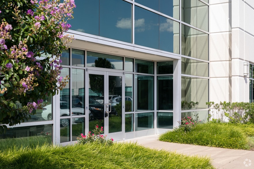 More Photos Of 6956 Aviation Blvd, Glen Burnie Unknown For Lease