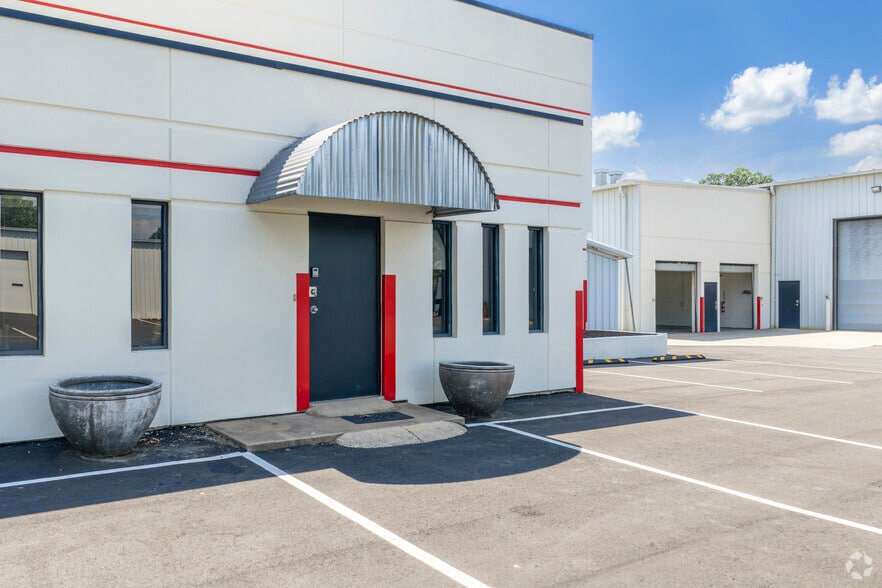 More Photos Of 115 S Dwelle St, Charlotte Unknown For Lease