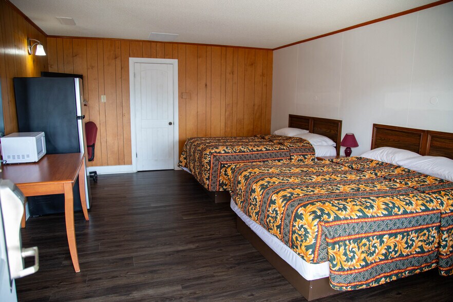 More Photos Of 539 S Main St, Baxley Hotel For Sale