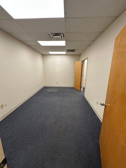 More Photos Of 1371 Church St, Bohemia Manufacturing For Lease