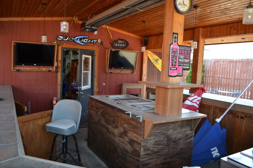 More Photos Of 1110 W Campus Ave, Wausau General Retail For Sale