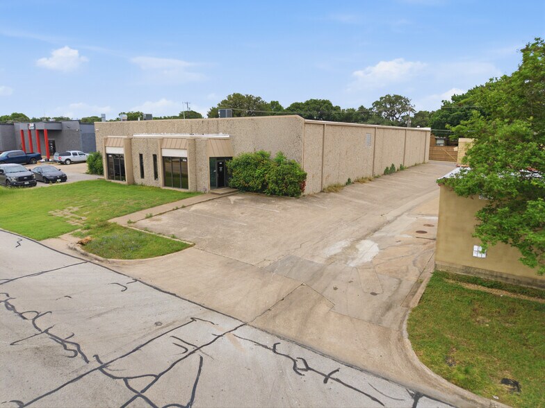 More Photos Of 3106-3108 Garden Brook Dr, Farmers Branch Distribution For Sale