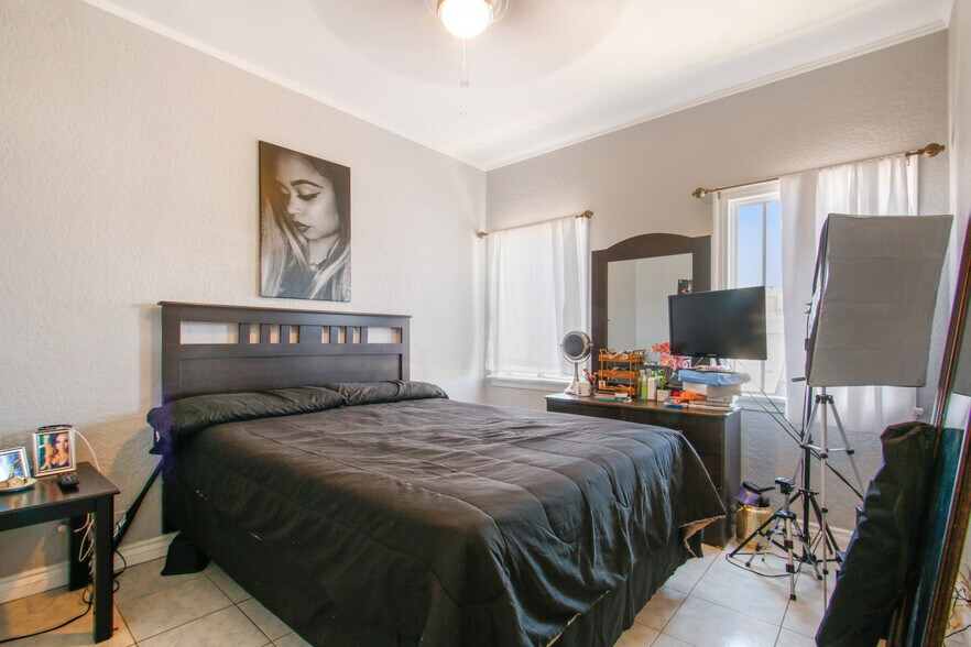 More Photos Of 2364-2370 Lime Ave, Long Beach Multifamily For Sale