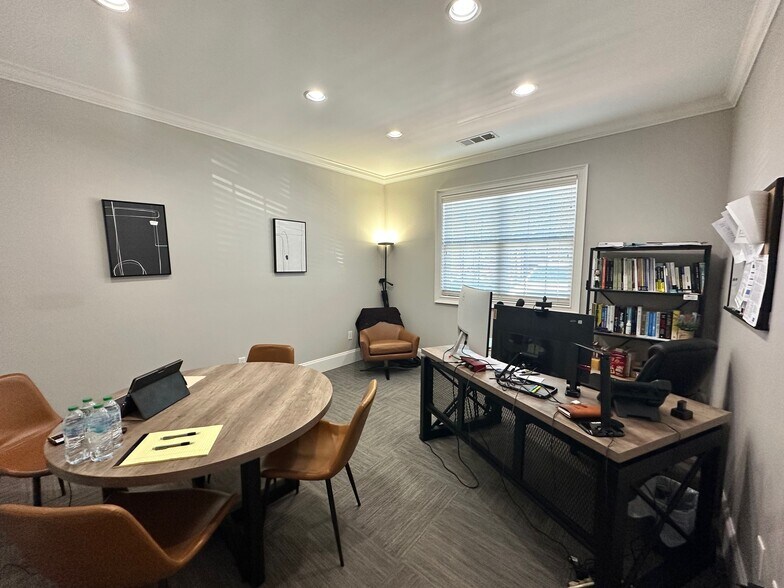 More Photos Of 327 Dahlonega Rd, Cumming Office For Lease