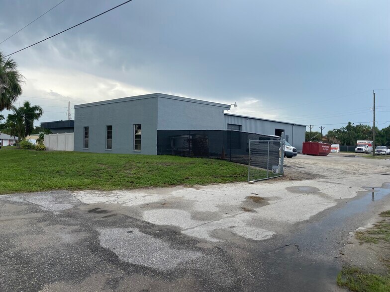 More Photos Of 25115 Marion Ave, Punta Gorda Warehouse For Sale