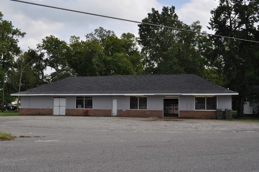 More Photos Of 600 E Manning St, Marion General Retail For Sale