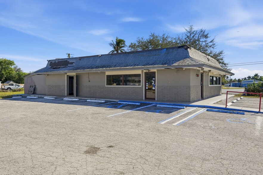More Photos Of 16541 San Carlos Blvd, Fort Myers Restaurant For Sale
