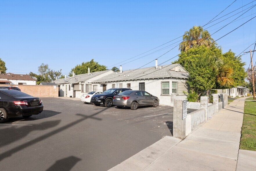 More Photos Of 1105-1125 E Hyde Park Blvd, Inglewood Apartments For Sale