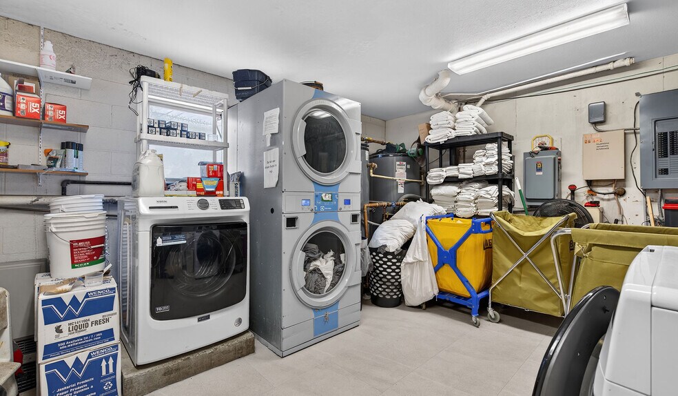 More Photos Of 102 E Greenwood St, Enterprise Hotel For Sale