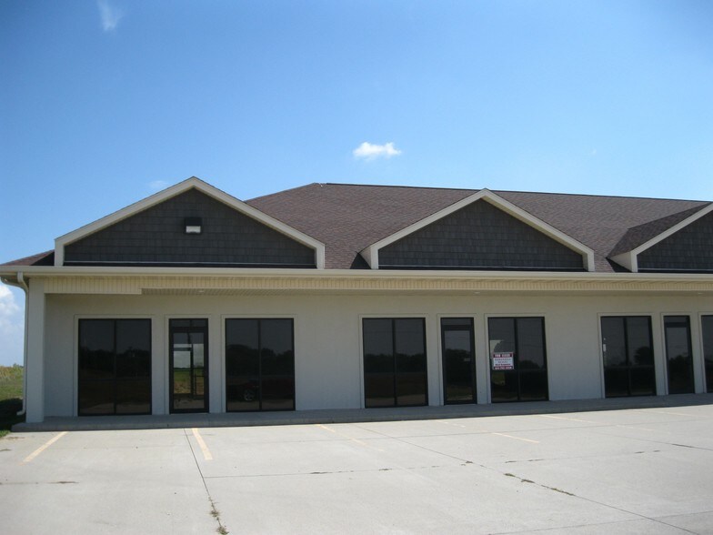 Primary Photo Of 800-814 Iowa Speedway Dr, Newton Office For Lease