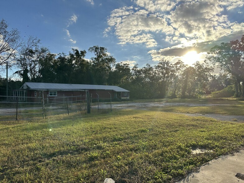 More Photos Of 13046 SW Sr-45, Archer General Retail For Sale