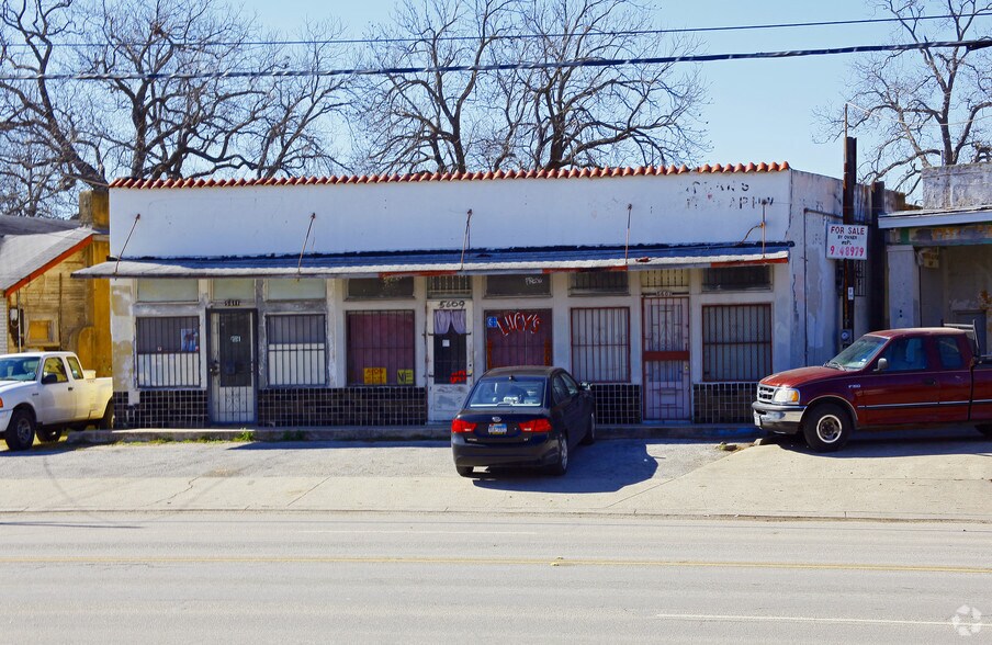 More Photos Of 5607-5611 S Flores St, San Antonio Storefront For Sale